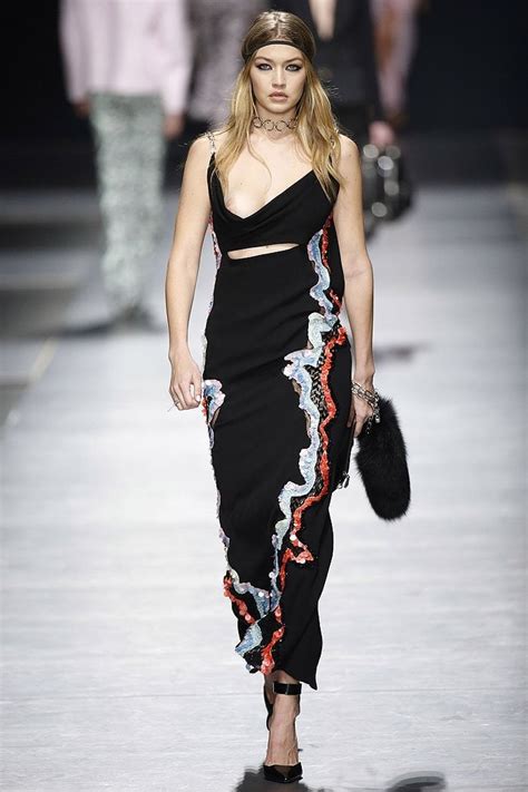 gigi hadid nipple slip